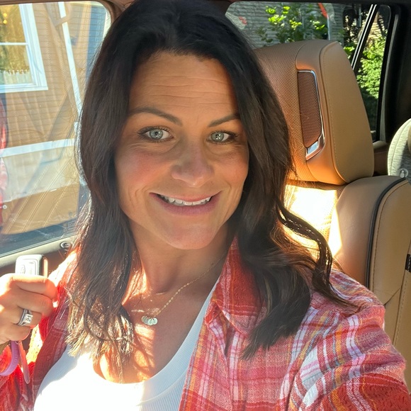 Meet your Posher, Megan - Picture 2 of 2